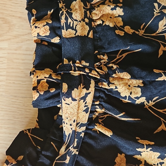 Pretty floral print belted shorts - Picture 3 of 3